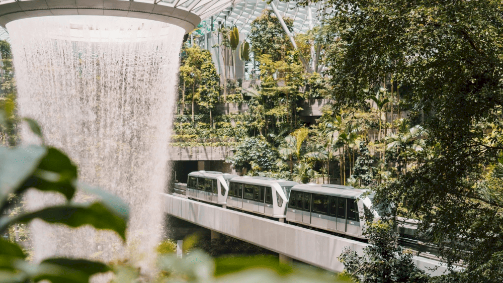 Changi có tuyến tàu điện tự động kết nối giữa các nhà ga